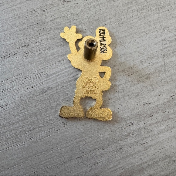 Mickey Mouse Enamel Pin Set - Bundle of 2 - Picture 7 of 10
